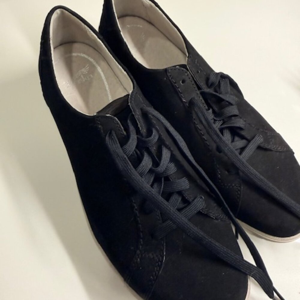 Dansko Leela Black Shoe Size 42  New Never Worn Nubuck